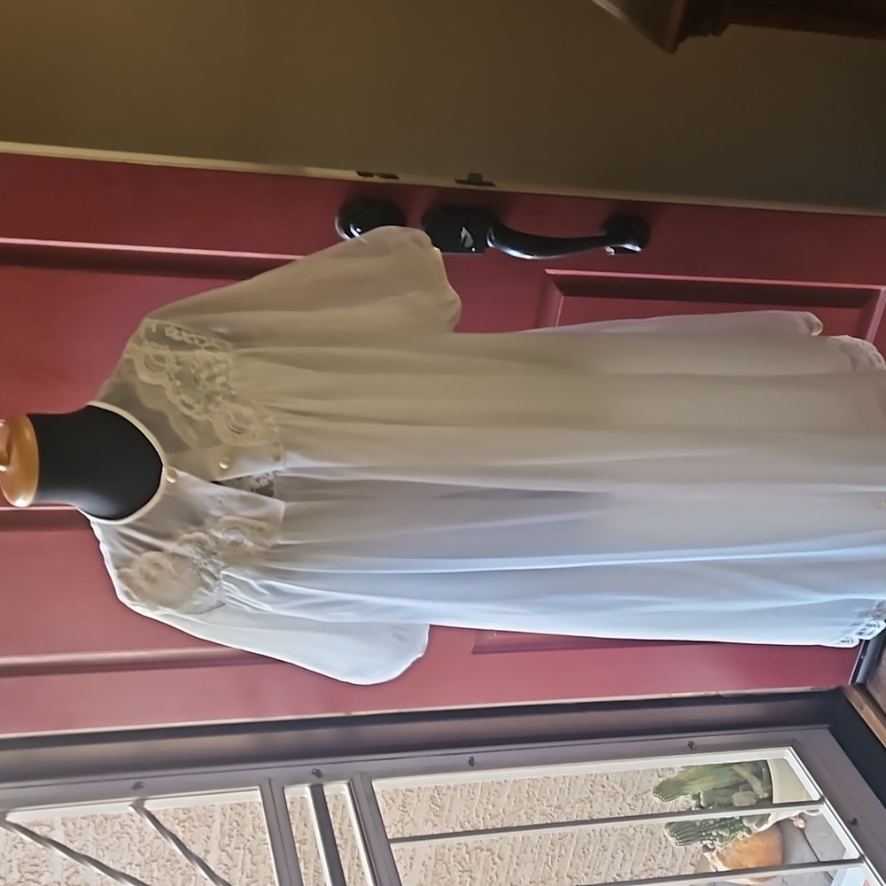 Beautiful Vintage Peignoir Robe And Gown By Shadowline Sz Small White